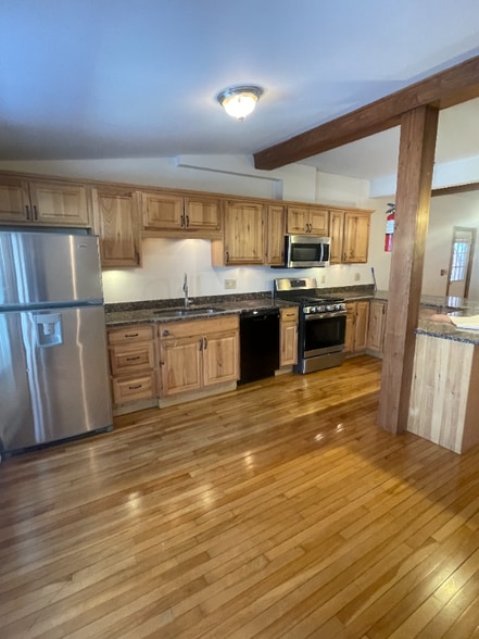 Building Photo - 686 Sebago Rd