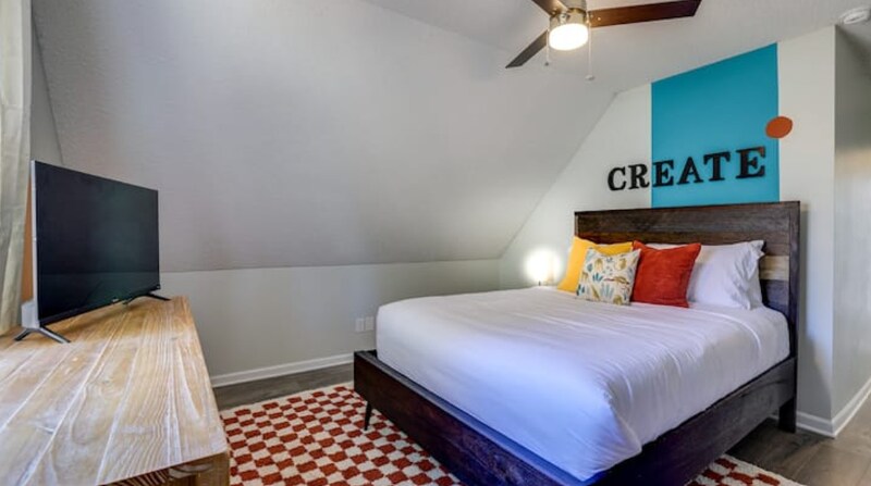 Building Photo - 140 Penn Station