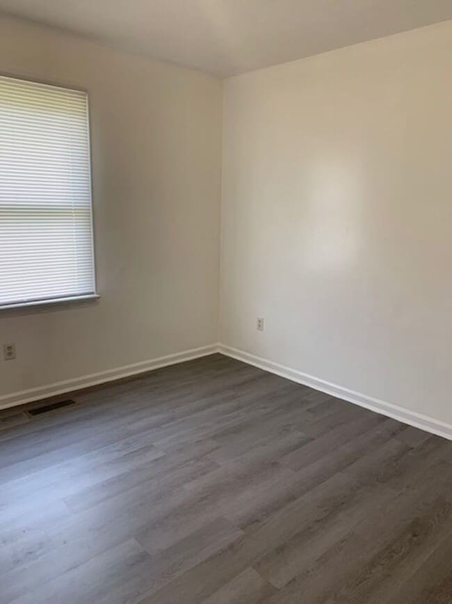 Building Photo - 408 Holly Ave