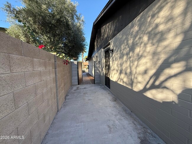 Building Photo - 1449 E McNair Dr