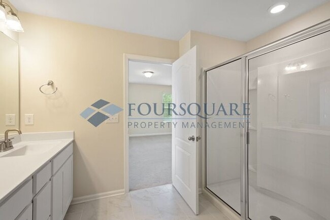 Building Photo - End-Unit Townhome with Loft, Open Floor Plan & Patio, Conveniently Located Near Dining, Shopping,...