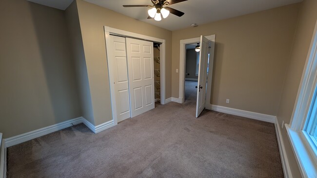 Bedroom 2- Wire shelves in closet - 3939 Section Rd