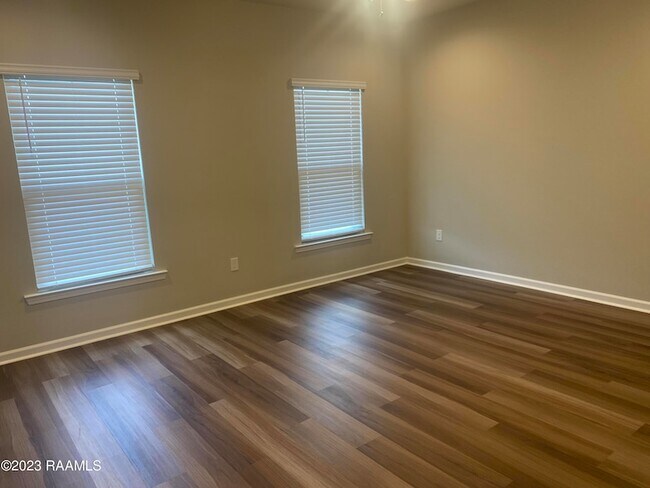 Building Photo - 204 Sparkling Meadows Ln