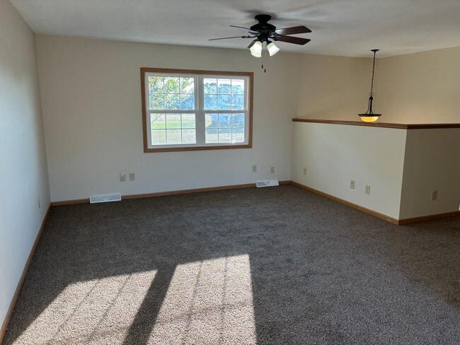 Building Photo - 3 Bedroom, 3.5 Bath w/Garage Single Family Home in Camanche, IA