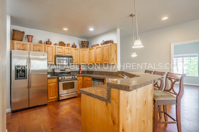 Building Photo - 1061 Canyon Meadow Dr