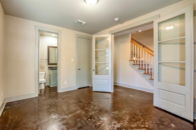 first floor room - 1316 Hadley St