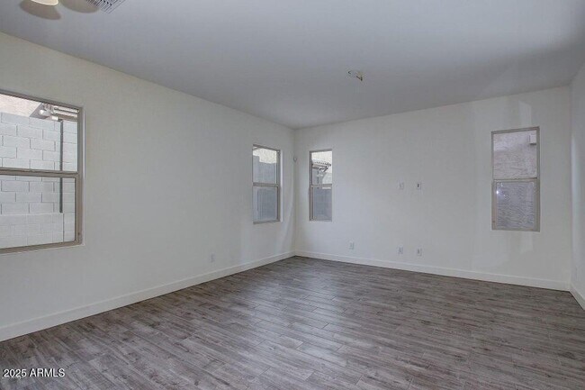 Building Photo - 4708 E Daley Ln