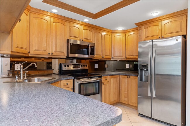 Building Photo - 2731 NE 14th Street Causeway