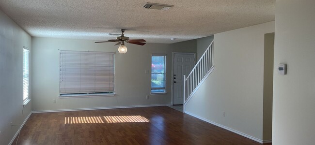 Building Photo - 3 br, 2.5 bath House - 8615 Cross Spring