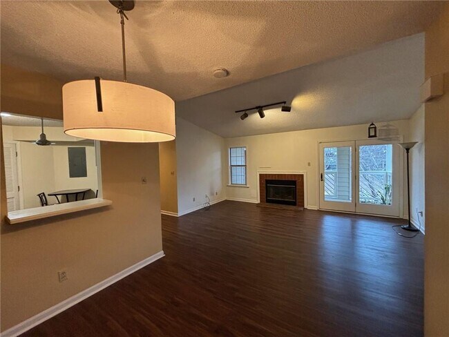 Building Photo - 544 McGill Pl NE