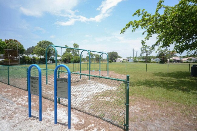 Building Photo - 122 Sherwood Cir