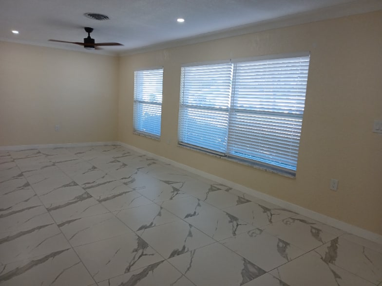 Building Photo - 378-378 78th Ave NE