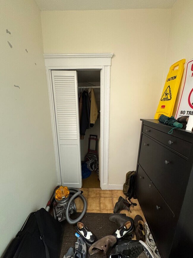 Building Photo - Single-Family House in Allston, In-Unit Laundry, Porch, Central Heat/AC, Parking, Eat-in Kitchen