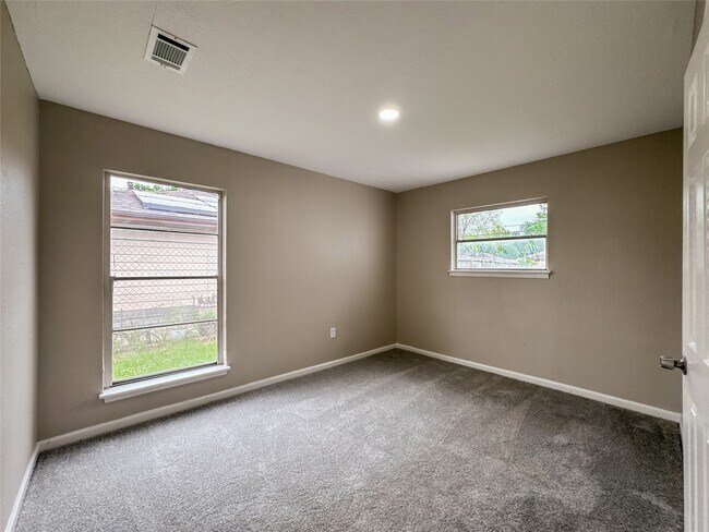 Building Photo - 7710 Claiborne St