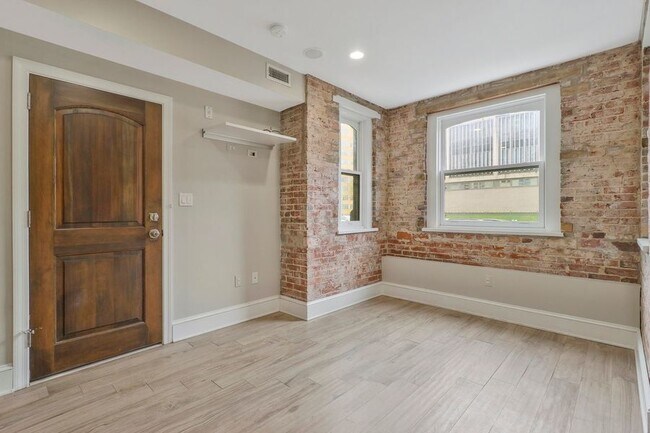 Building Photo - 1227 15th St NW