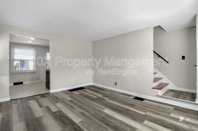 Building Photo - 1047 S James Rd
