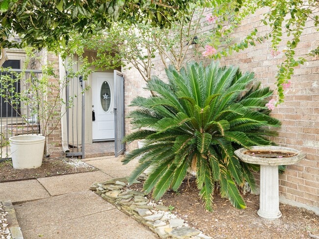 Building Photo - 12658 Briar Patch Dr