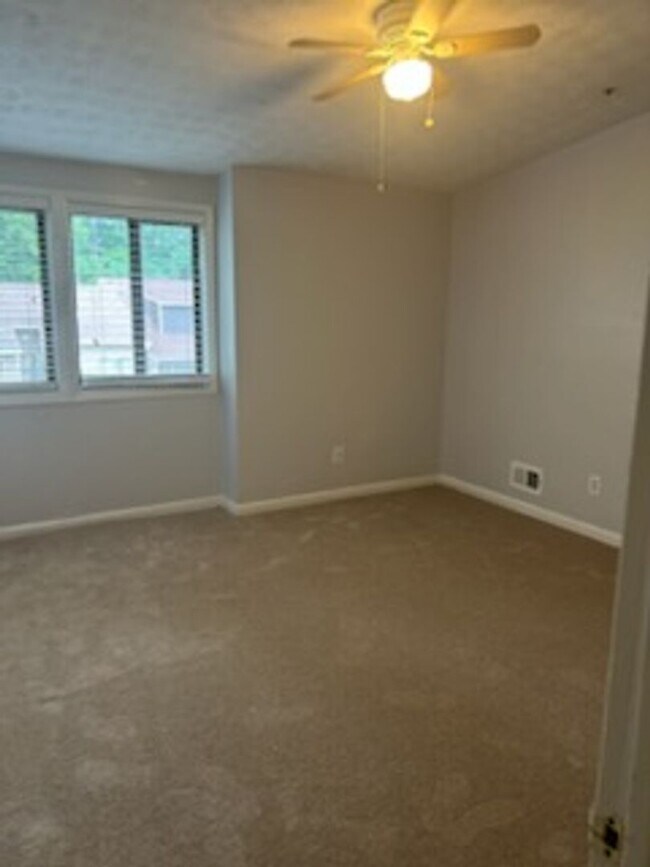 Building Photo - ***BACK ON THE MARKET****LIVING HERE WILL ...