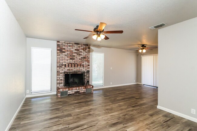 Building Photo - 1497 Claremont Dr