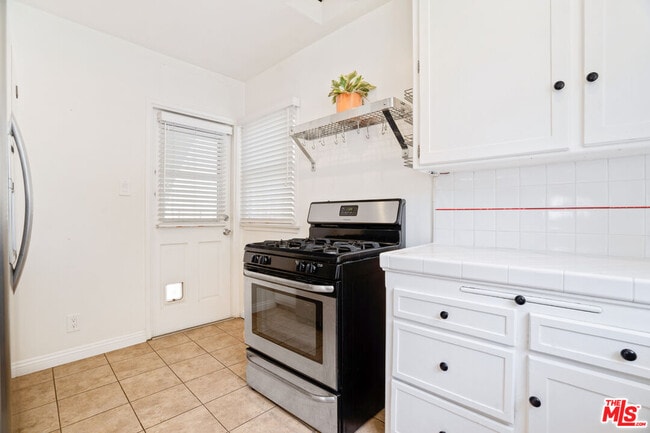 Building Photo - 474 S Roxbury Dr