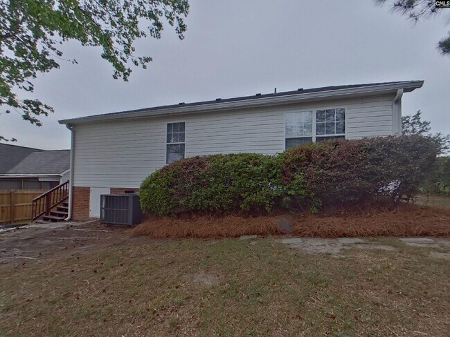 Building Photo - 105 Old Stone Rd