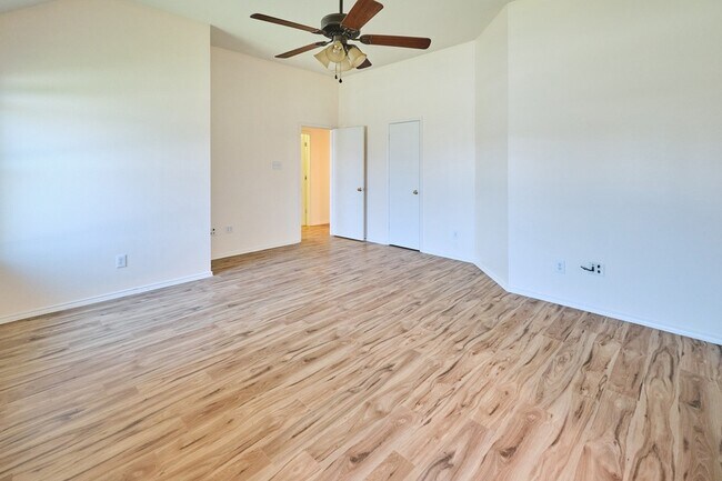 Building Photo - 501 Harvard Dr