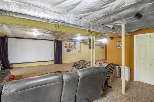 Building Photo - 68 Buttercup Ln
