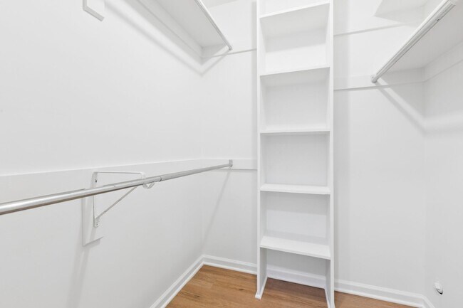 Building Photo - Columbus Station Condo-Ready to move in