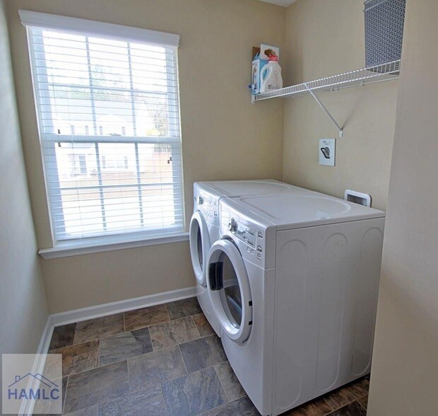 Building Photo - 1290 Windrow Dr