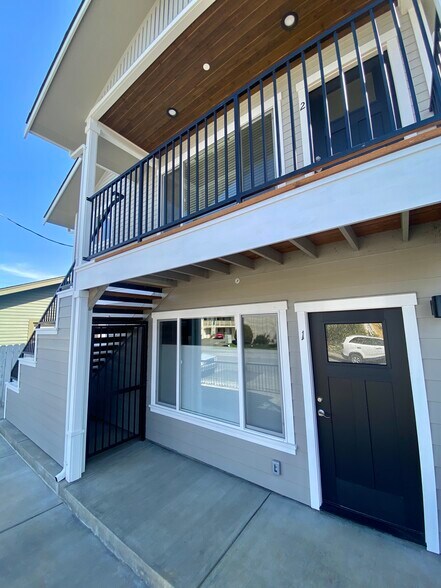 Building Photo - 1318 6th St