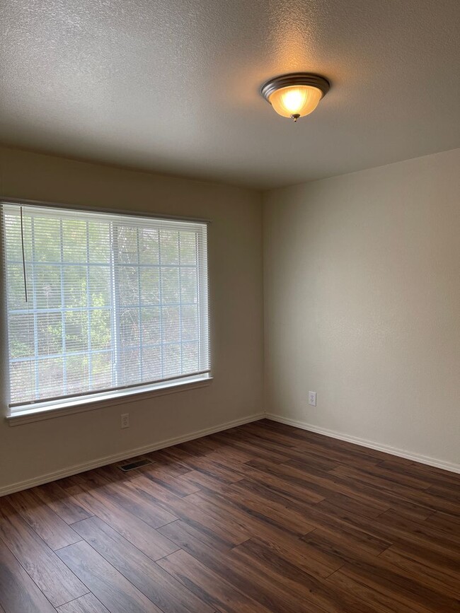 Building Photo - Available November 22nd
