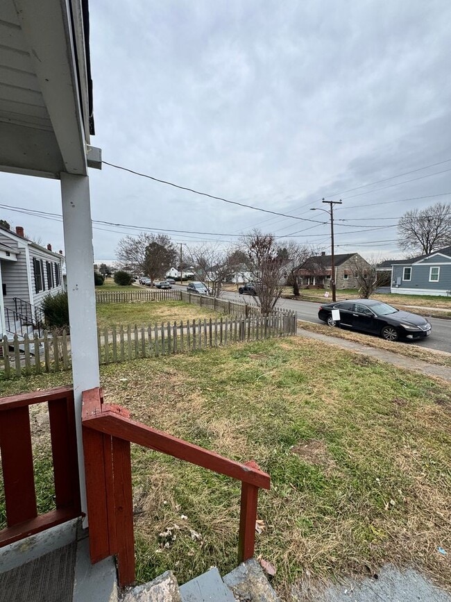 Building Photo - 3 bed house in Church Hill! Enjoy great location, hardwoods, central Ac, and laundry!