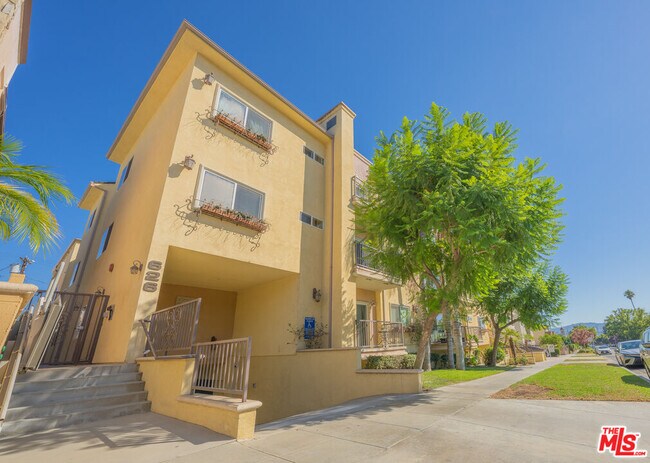 Building Photo - 626 E Orange Grove Ave