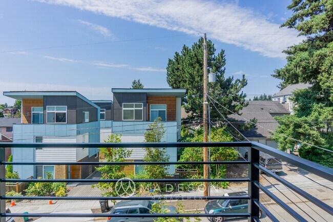 Building Photo - 9730 Woodlawn Ave N
