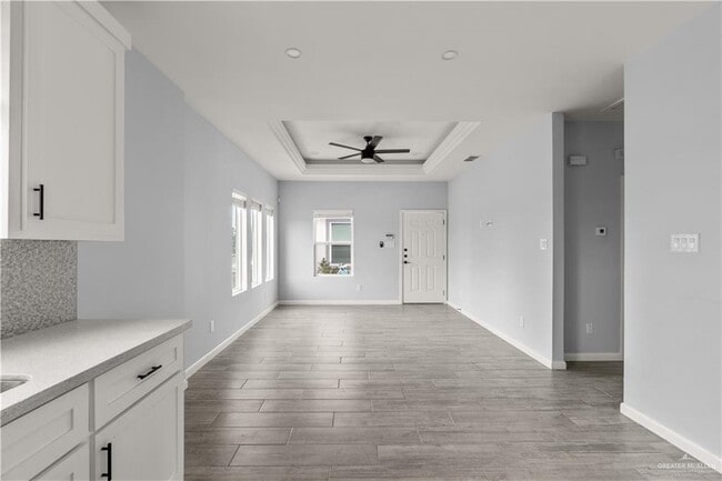 Building Photo - 17 N 33rd Ln