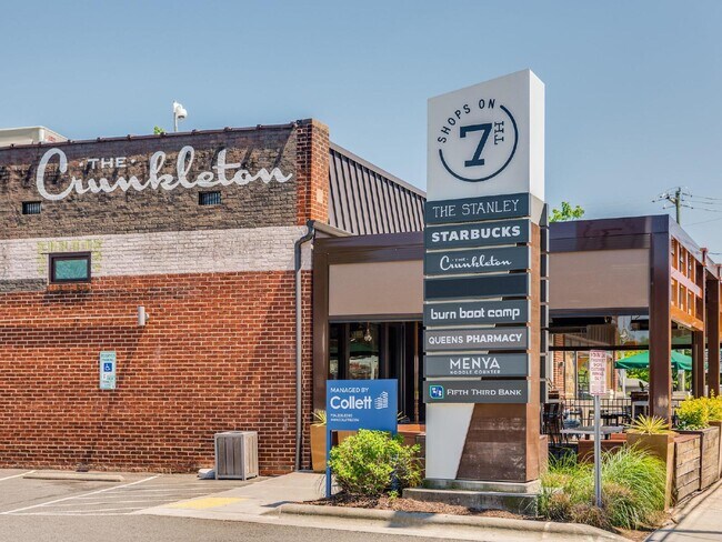 Building Photo - Super cute bungalow in Chantilly with rocking chair front porch!