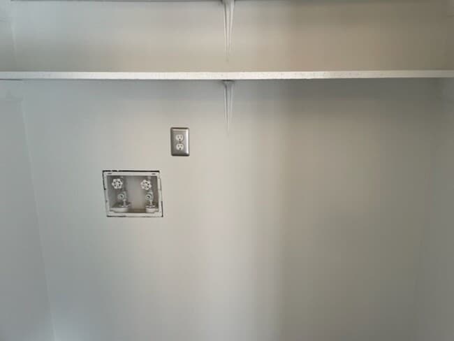 Building Photo - For Rent