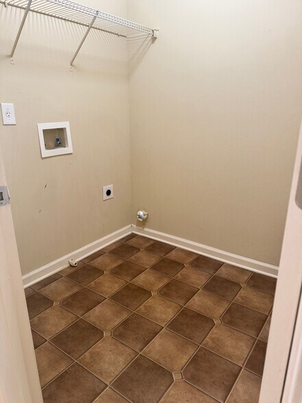 Building Photo - 6215 Elmshorn Way