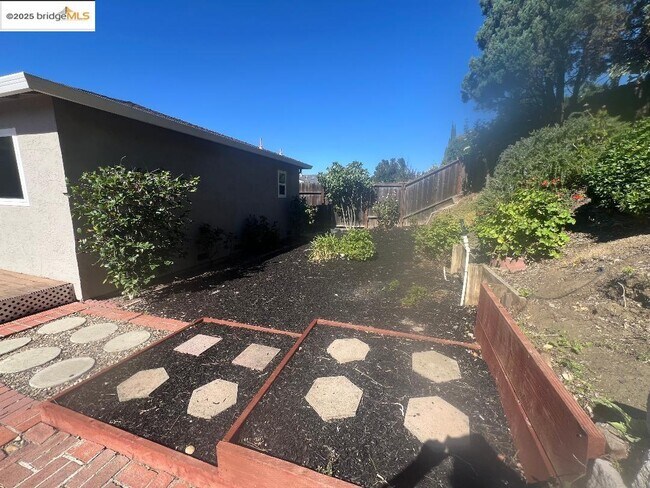 Building Photo - 3421 Serpentine Dr