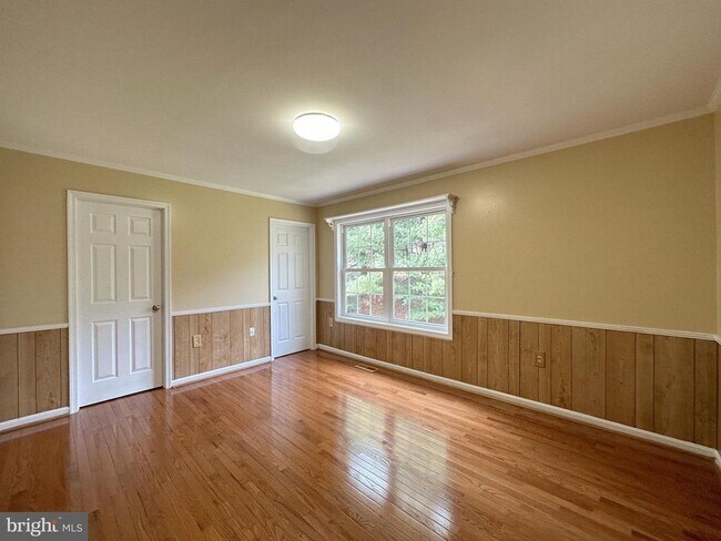 Building Photo - 102 Ridge Ct