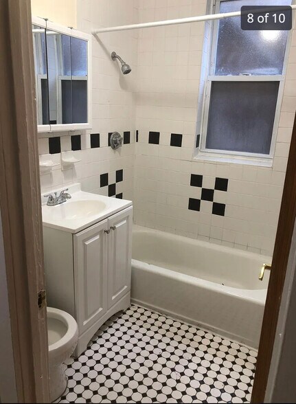 Building Photo - 376 Riverway