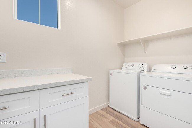 Building Photo - 6556 N 15th Dr