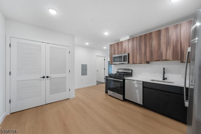 Primary Photo - 768 Bergen St