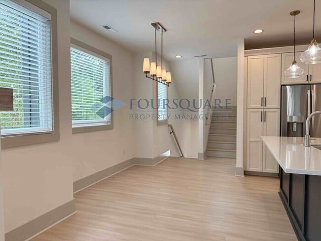 Building Photo - Modern 4-Bed / 4-Bath Townhome with Covered Patio, Deck & Garage – Inside the Beltline Near Downt...