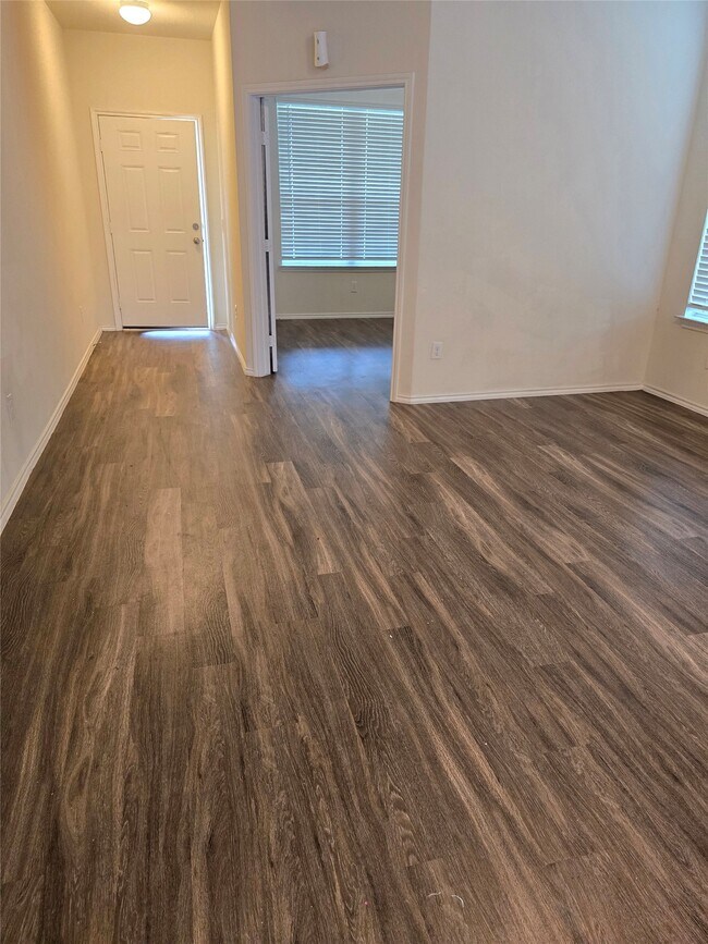 Building Photo - 2711 Summer Ln