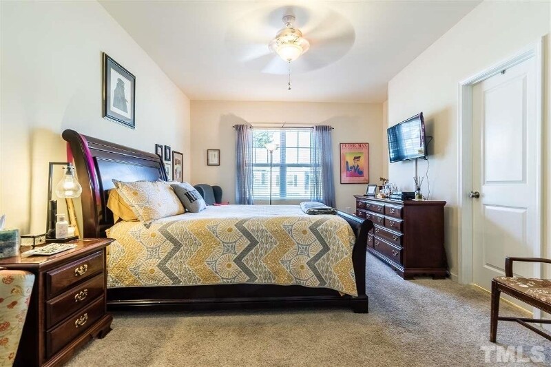 Building Photo - 922 Saratoga Dr