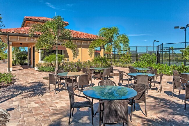 Building Photo - Furnished Annual -  2BR/2BA Second Floor c...