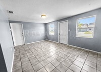 Building Photo - 6617 Warwick Cir