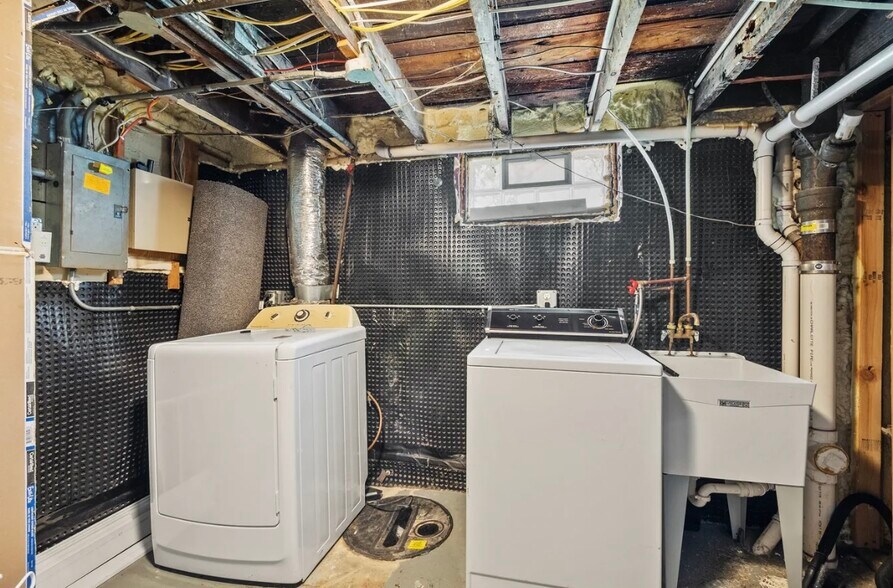 Laundry Room - 319 Earl St