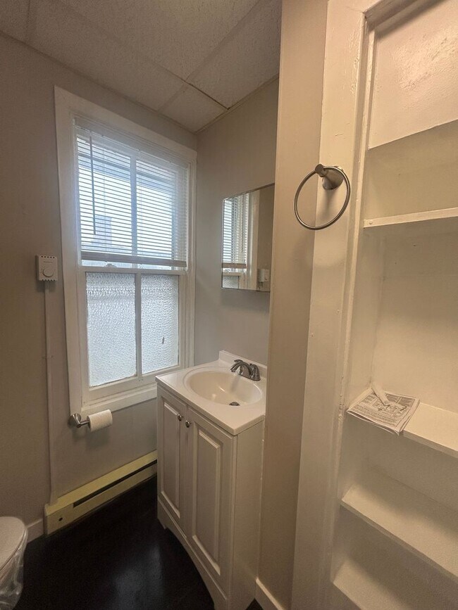 Building Photo - 4 Bedroom in York City